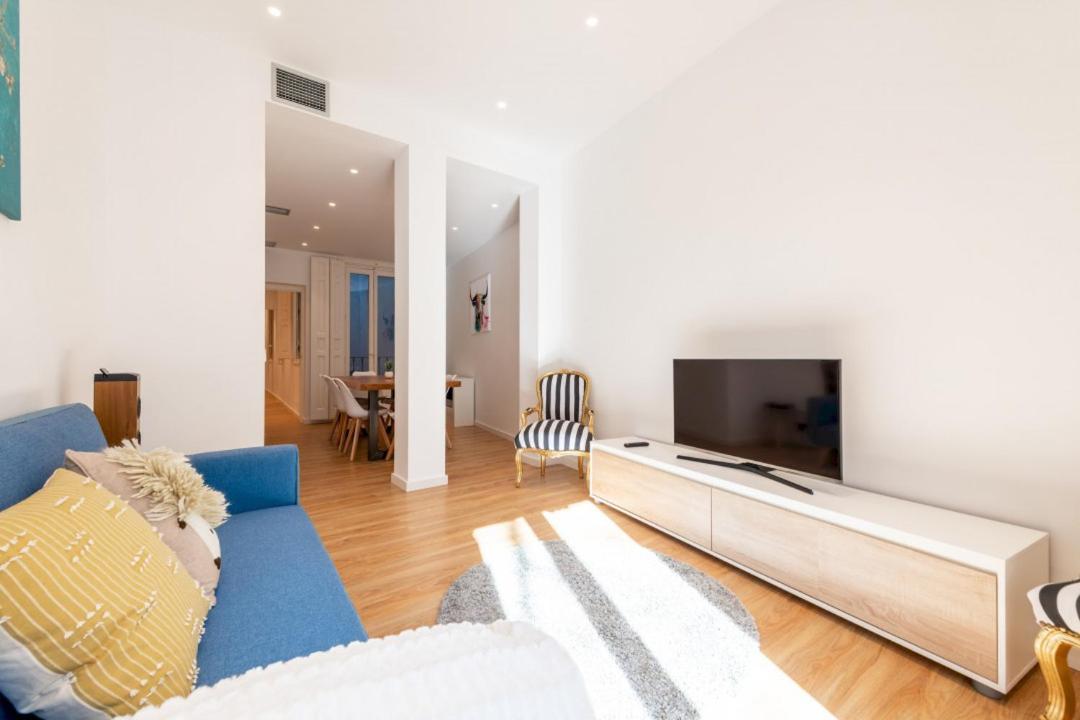 3 Bedrooms 2 Bathrooms Furnished - La Latina - Bright & Spacious - Mintystay *